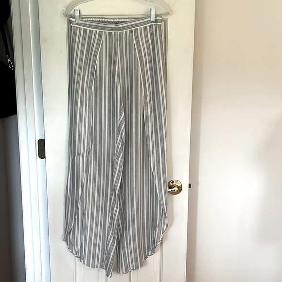 Samantha Dru grey & white striped tulip pants - Picture 1 of 5